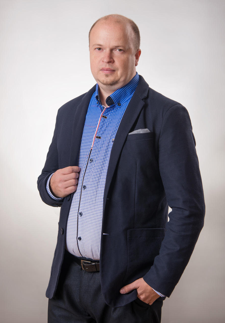 Dariusz Szuca — prowadzący Akademia AI